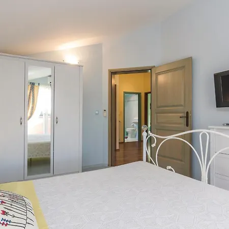 In Nova Vas With Heated Swimming Pool Nova Vas (Porec)