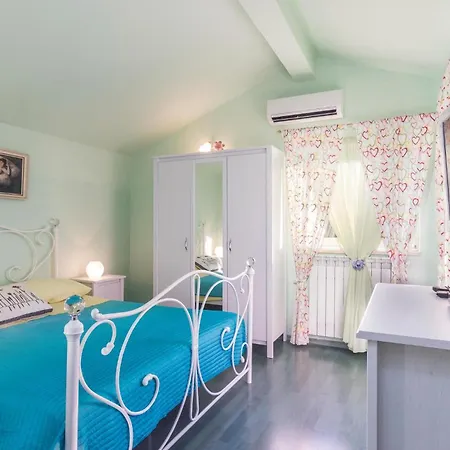 In Nova Vas With Heated Swimming Pool Nova Vas (Porec)